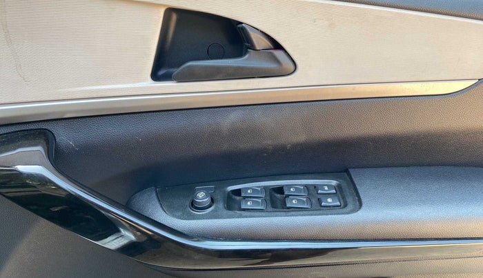 2021 Mahindra XUV700 AX 5 P MT 5 STR, Petrol, Manual, 23,149 km, Driver Side Door Panels Control