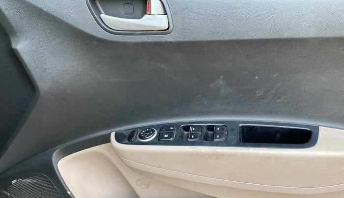 2015 Hyundai Grand i10 SPORTZ 1.2 KAPPA VTVT, CNG, Manual, 82,601 km, Driver Side Door Panels Control
