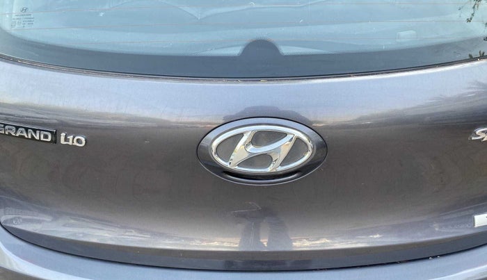 2015 Hyundai Grand i10 SPORTZ 1.2 KAPPA VTVT, CNG, Manual, 82,601 km, Dicky (Boot door) - Minor scratches