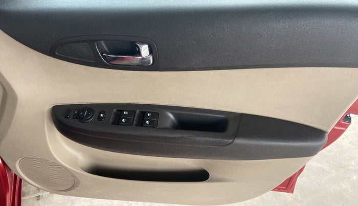 2013 Hyundai i20 SPORTZ 1.4 CRDI, Diesel, Manual, 78,205 km, Driver Side Door Panels Control