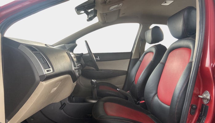 2013 Hyundai i20 SPORTZ 1.4 CRDI, Diesel, Manual, 78,205 km, Right Side Front Door Cabin