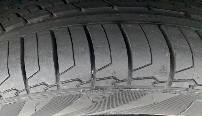 2020 Tata ALTROZ XT PETROL, Petrol, Manual, 19,610 km, Left Front Tyre Tread