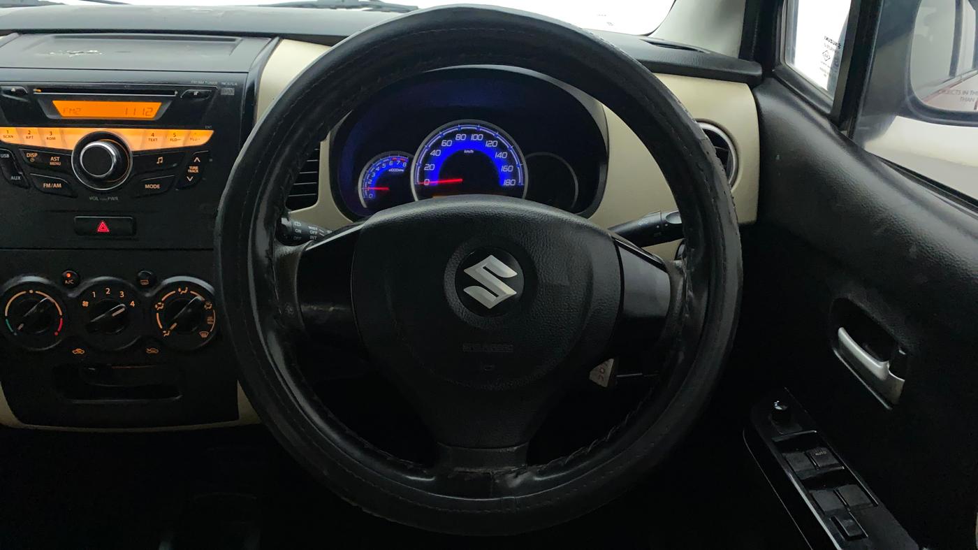 2017 Maruti Wagon R 1.0 VXI+, Petrol, Manual, 78,453 km, Steering Wheel Close Up