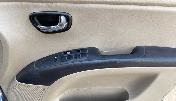 2013 Hyundai i10 SPORTZ 1.1, Petrol, Manual, 1,07,713 km, Driver Side Door Panels Control