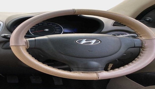 2013 Hyundai i10 SPORTZ 1.1, Petrol, Manual, 1,07,713 km, Steering Wheel Close Up