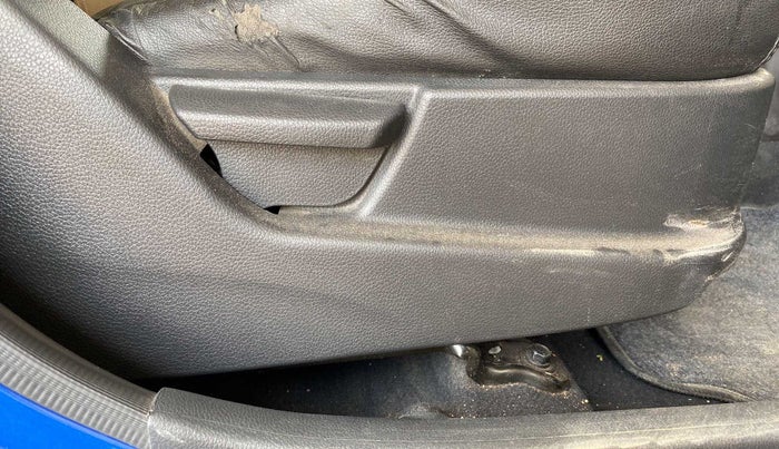 2016 Hyundai Eon SPORTZ, Petrol, Manual, 33,248 km, Driver Side Adjustment Panel