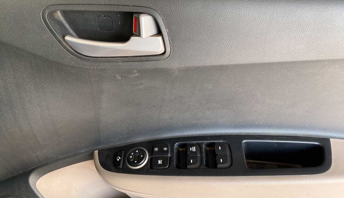 2019 Hyundai Grand i10 SPORTZ AT 1.2 KAPPA VTVT, Petrol, Automatic, 33,740 km, Driver Side Door Panels Control