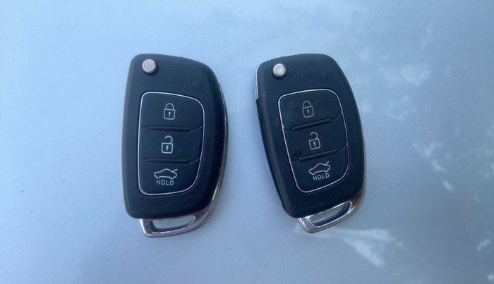 2015 Hyundai Xcent S 1.2, Petrol, Manual, 28,546 km, Key Close Up