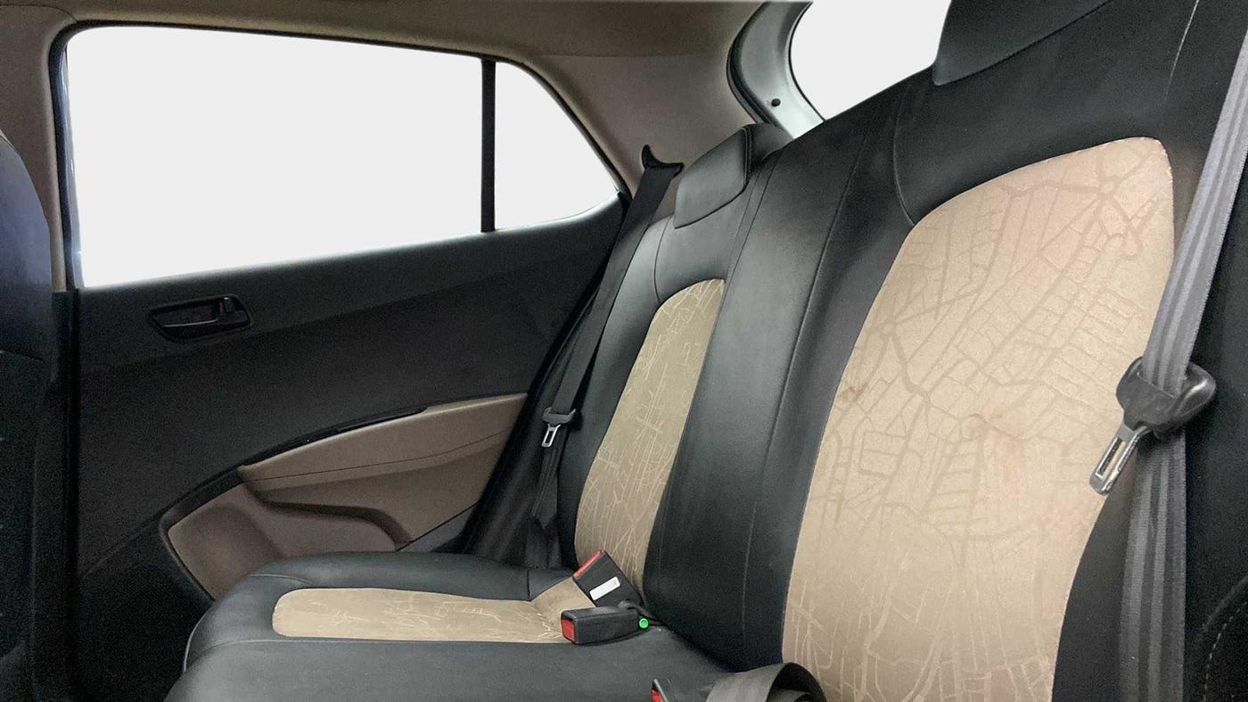2018 Hyundai Grand i10 MAGNA 1.2 KAPPA VTVT, Petrol, Manual, 32,410 km, Right Side Rear Door Cabin