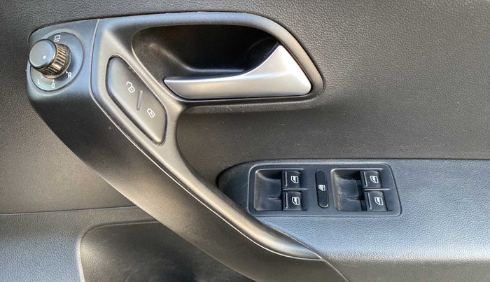 2019 Volkswagen Polo HIGHLINE PLUS 1.0, Petrol, Manual, 42,625 km, Driver Side Door Panels Control