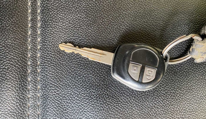 2013 Maruti Swift VXI, Petrol, Manual, 27,247 km, Key Close Up