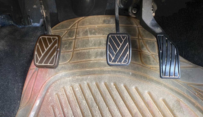 2013 Maruti Swift VXI, Petrol, Manual, 27,247 km, Pedals