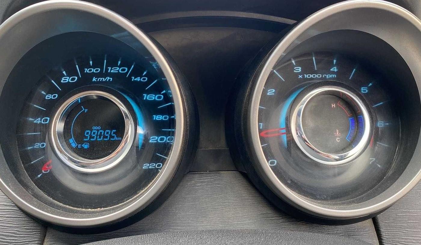 2018 Mahindra XUV500 W7, Diesel, Manual, 99,076 km, Odometer Image