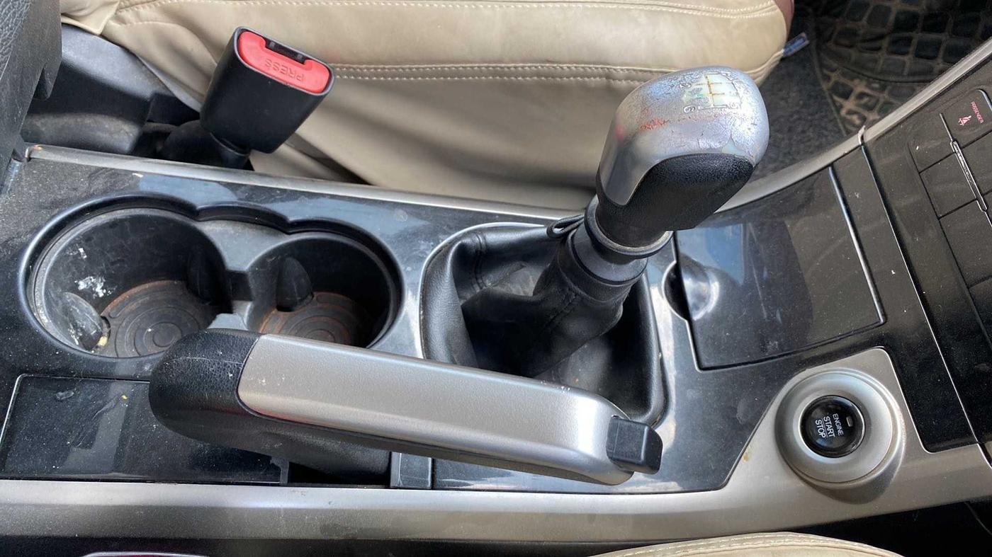 2018 Mahindra XUV500 W7, Diesel, Manual, 99,076 km, Gear Lever