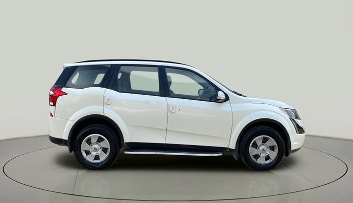 2018 Mahindra XUV500 W7, Diesel, Manual, 99,076 km, Right Side