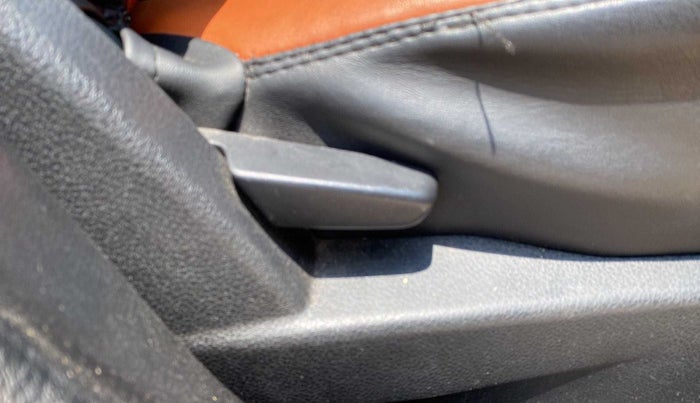2019 Renault Duster RXS PETROL, Petrol, Manual, 19,397 km, Driver Side Adjustment Panel