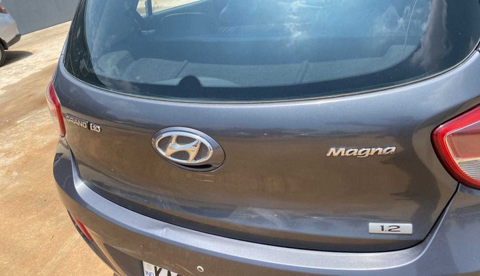 2014 Hyundai Grand i10 MAGNA 1.2 KAPPA VTVT, Petrol, Manual, 32,705 km, Dicky (Boot door) - Minor scratches