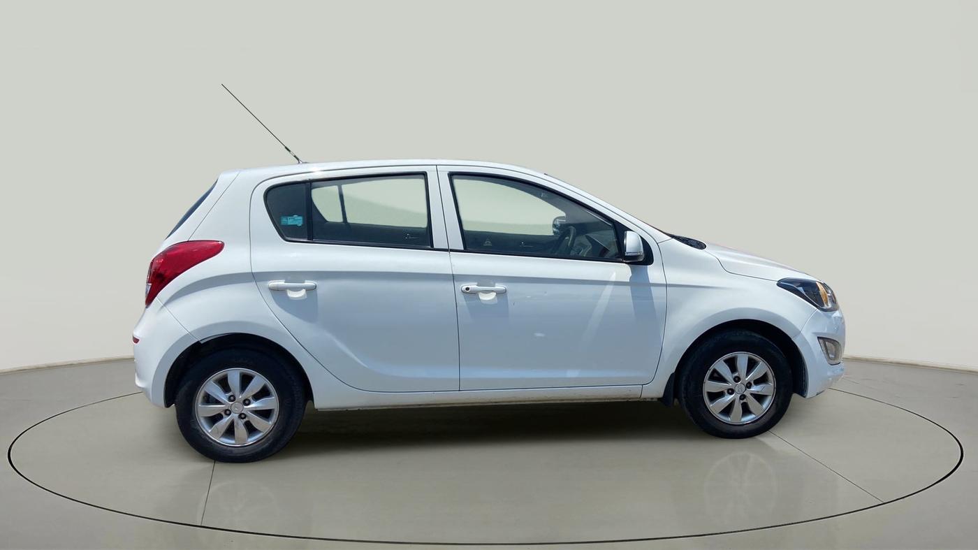 2014 Hyundai i20 SPORTZ 1.2, Petrol, Manual, 85,800 km, Right Side View