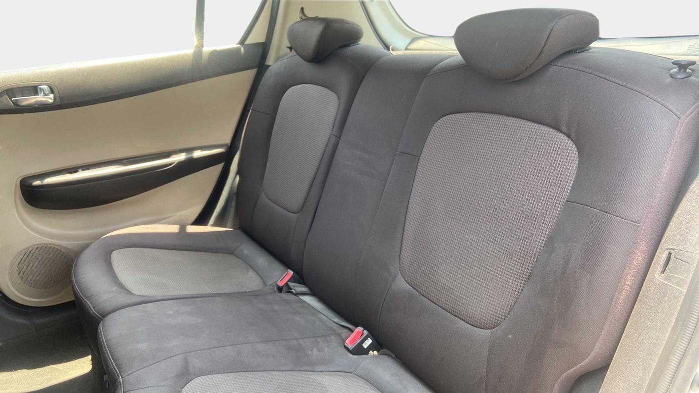 2014 Hyundai i20 SPORTZ 1.2, Petrol, Manual, 85,800 km, Right Side Rear Door Cabin