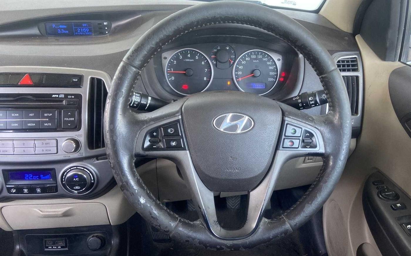 2014 Hyundai i20 SPORTZ 1.2, Petrol, Manual, 85,800 km, Steering Wheel Close Up