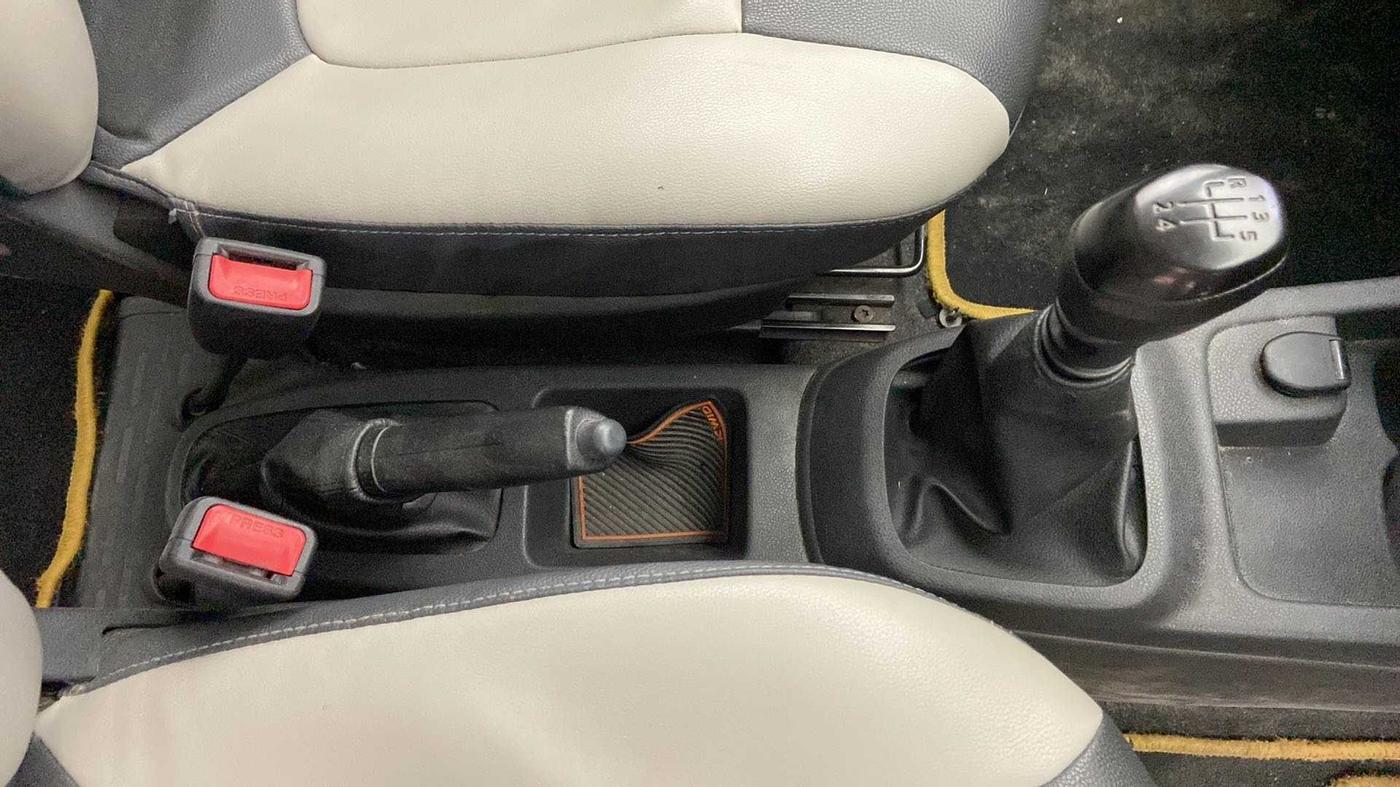 2016 Renault Kwid RXL, Petrol, Manual, 24,072 km, Gear Lever