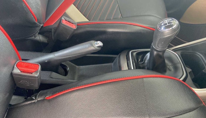 2017 Maruti IGNIS ZETA 1.2, Petrol, Manual, 65,114 km, Gear Lever