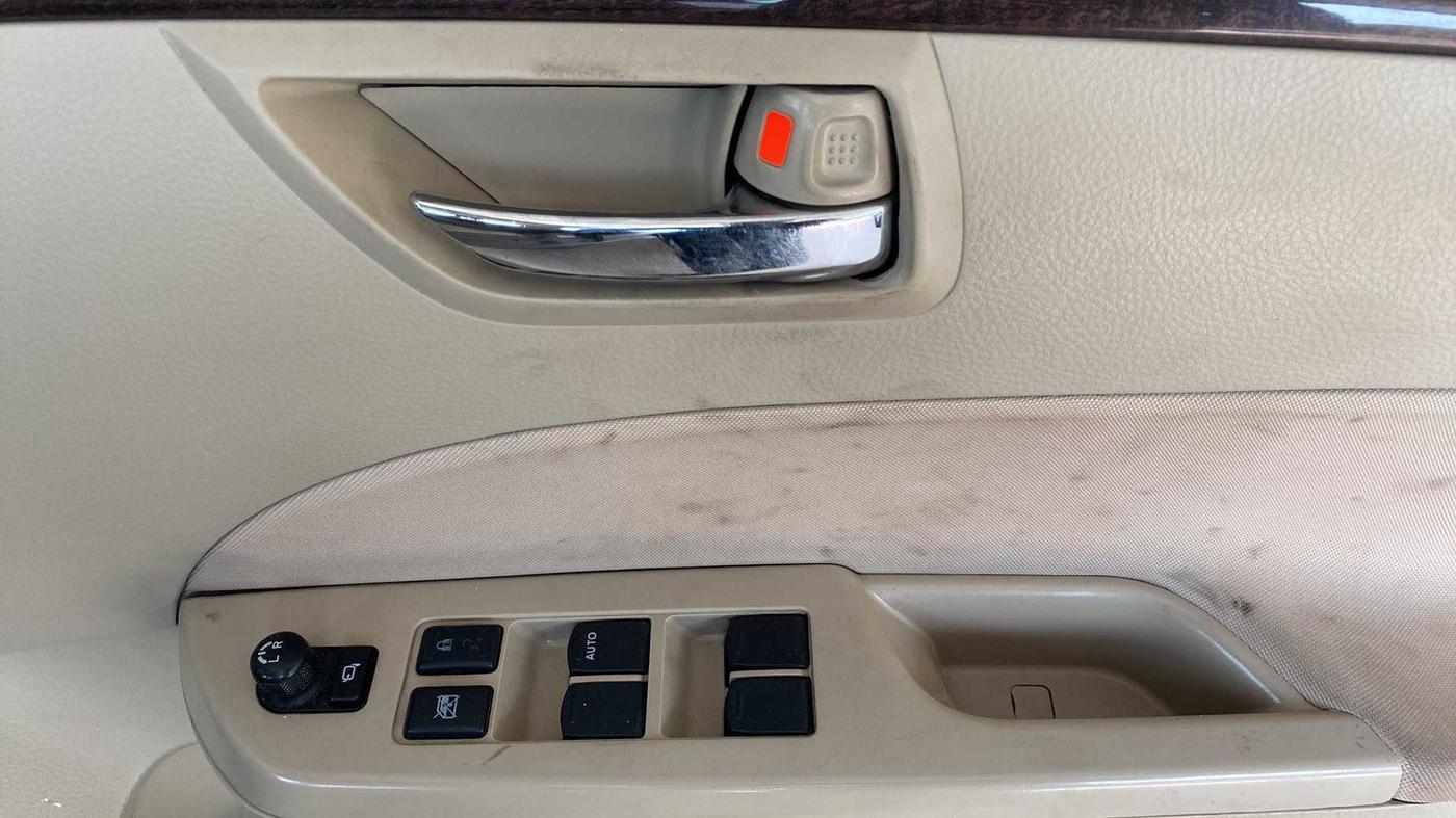2017 Maruti Swift Dzire VXI, Petrol, Manual, 53,469 km, Driver Side Door Panels Control