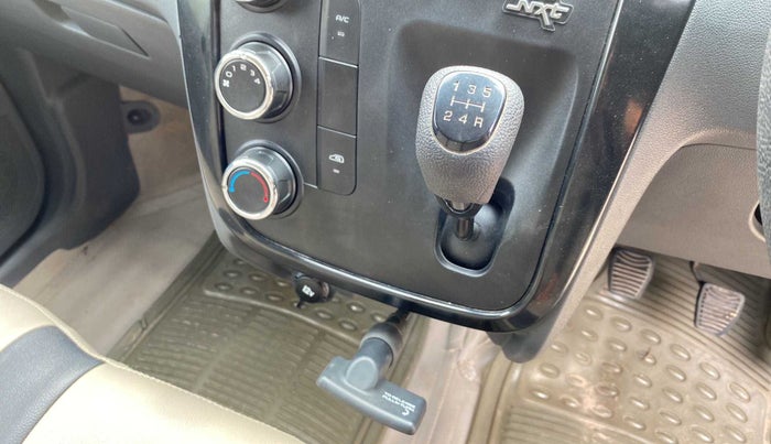 2018 Mahindra KUV 100 NXT K2+ P 6 STR, CNG, Manual, 66,339 km, Gear Lever