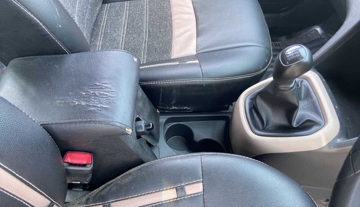 2019 Hyundai Grand i10 MAGNA 1.2 KAPPA VTVT, CNG, Manual, 68,773 km, Gear Lever