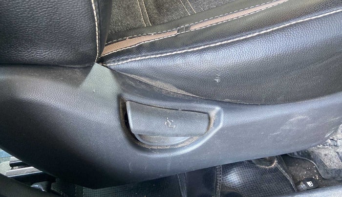2019 Hyundai Grand i10 MAGNA 1.2 KAPPA VTVT, CNG, Manual, 68,773 km, Driver Side Adjustment Panel