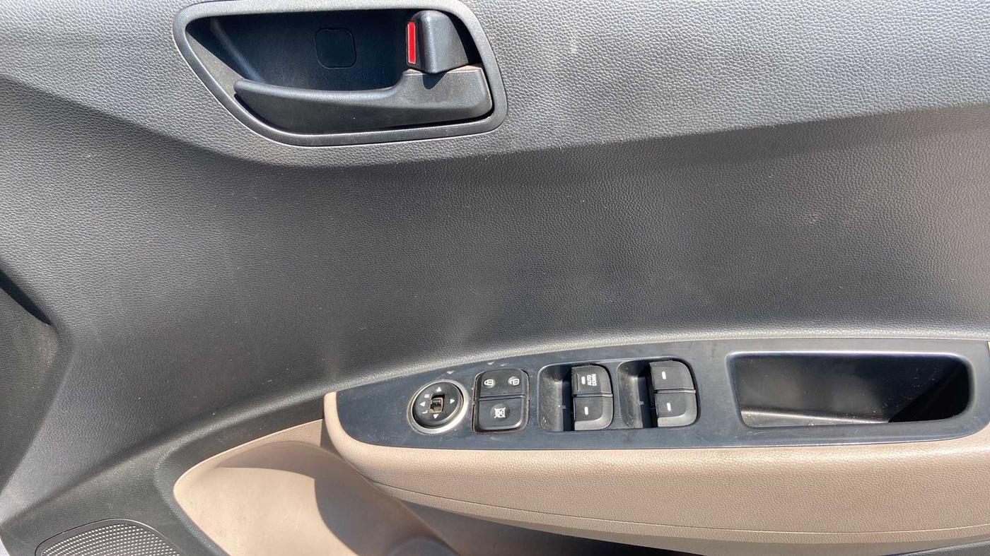 2019 Hyundai Grand i10 MAGNA 1.2 KAPPA VTVT, CNG, Manual, 68,773 km, Driver Side Door Panels Control