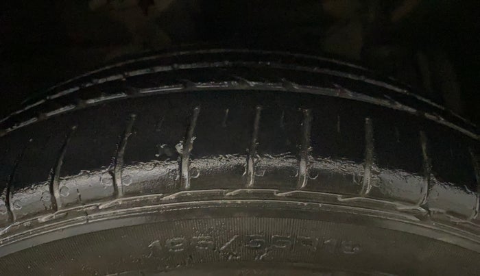 2018 Maruti Ciaz ALPHA 1.5 SHVS PETROL, Petrol, Manual, 60,500 km, Right Front Tyre Tread