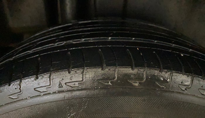 2018 Maruti Ciaz ALPHA 1.5 SHVS PETROL, Petrol, Manual, 60,500 km, Right Rear Tyre Tread