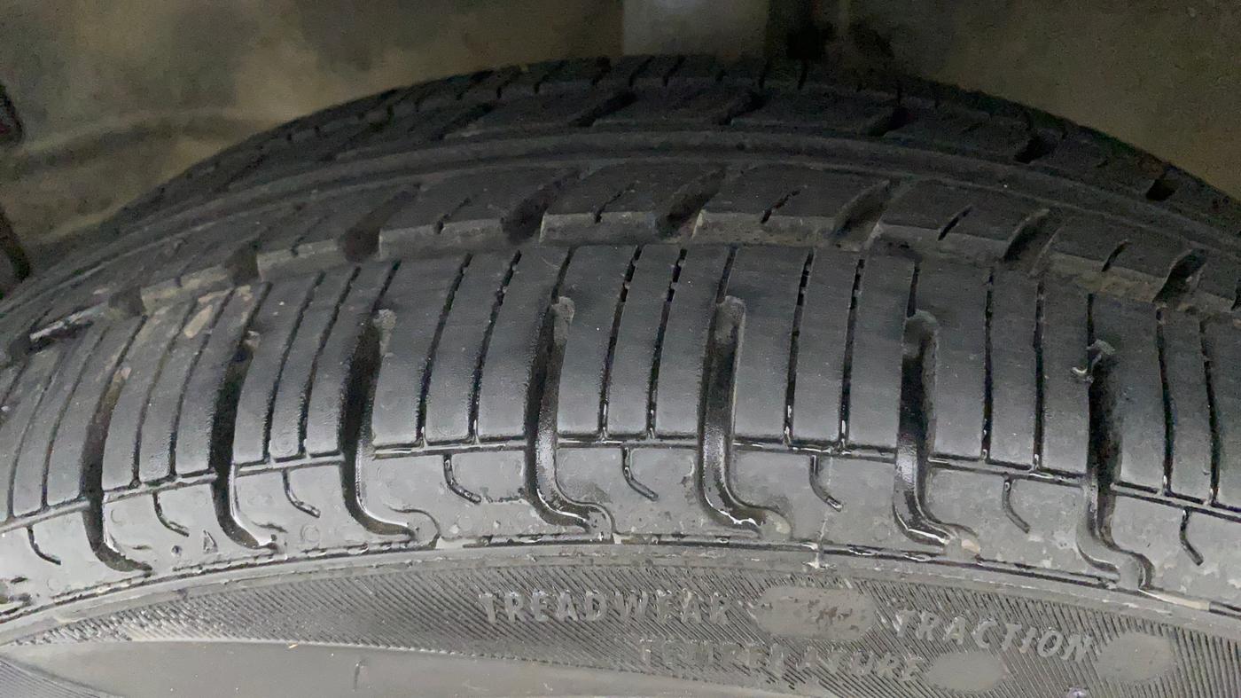 2013 Maruti Wagon R 1.0 VXI, Petrol, Manual, 30,112 km, Left Front Tyre Tread