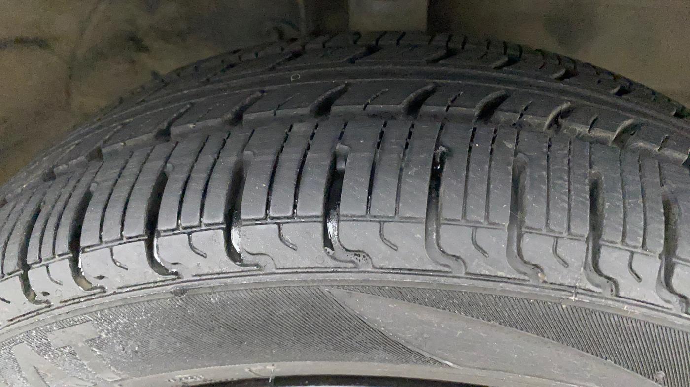 2013 Maruti Wagon R 1.0 VXI, Petrol, Manual, 30,112 km, Right Front Tyre Tread