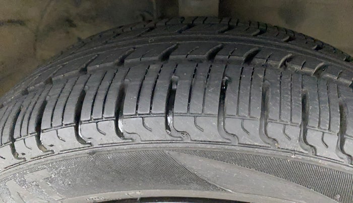 2013 Maruti Wagon R 1.0 VXI, Petrol, Manual, 30,112 km, Right Front Tyre Tread