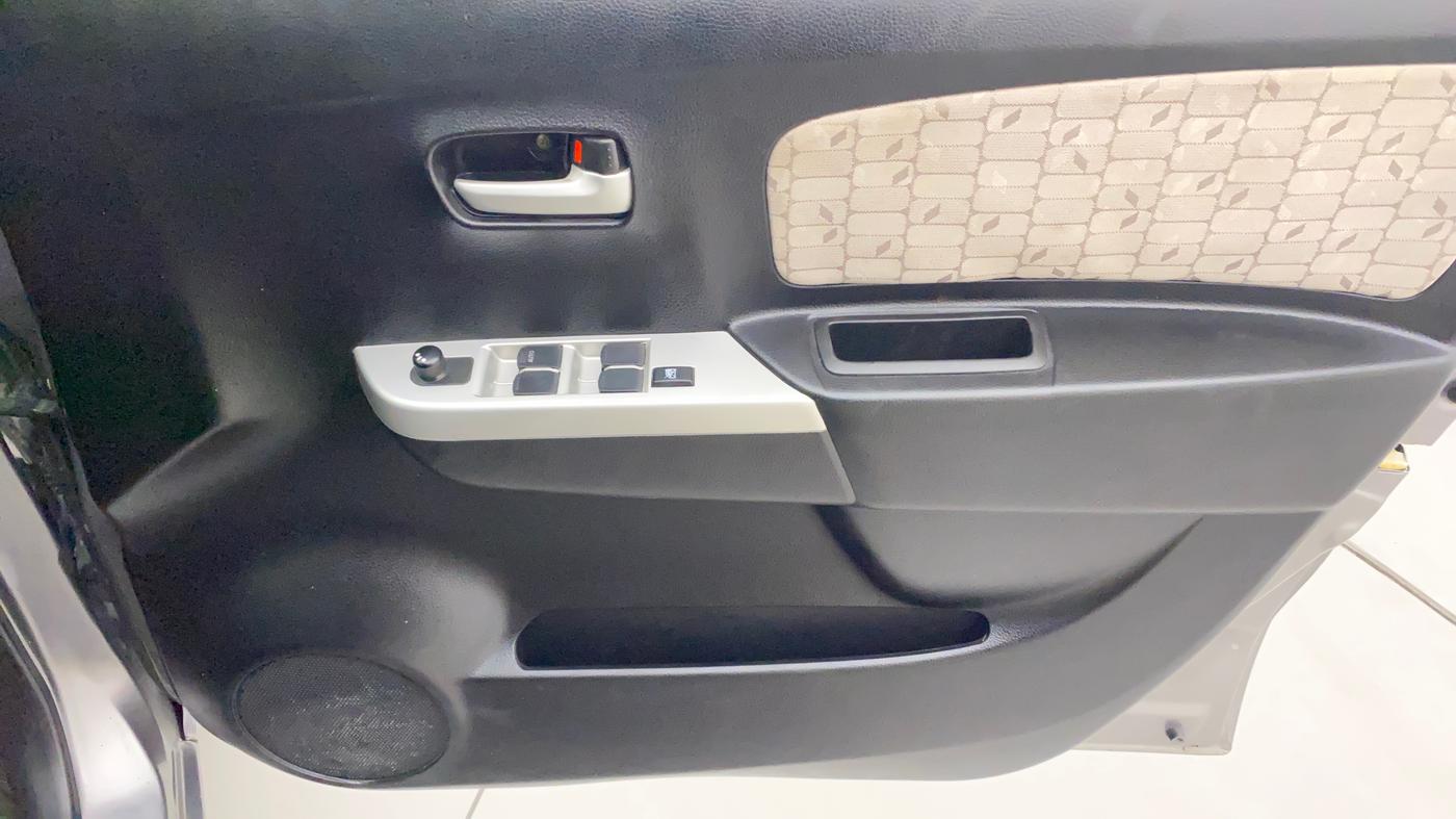 2013 Maruti Wagon R 1.0 VXI, Petrol, Manual, 30,112 km, Driver Side Door Panels Control