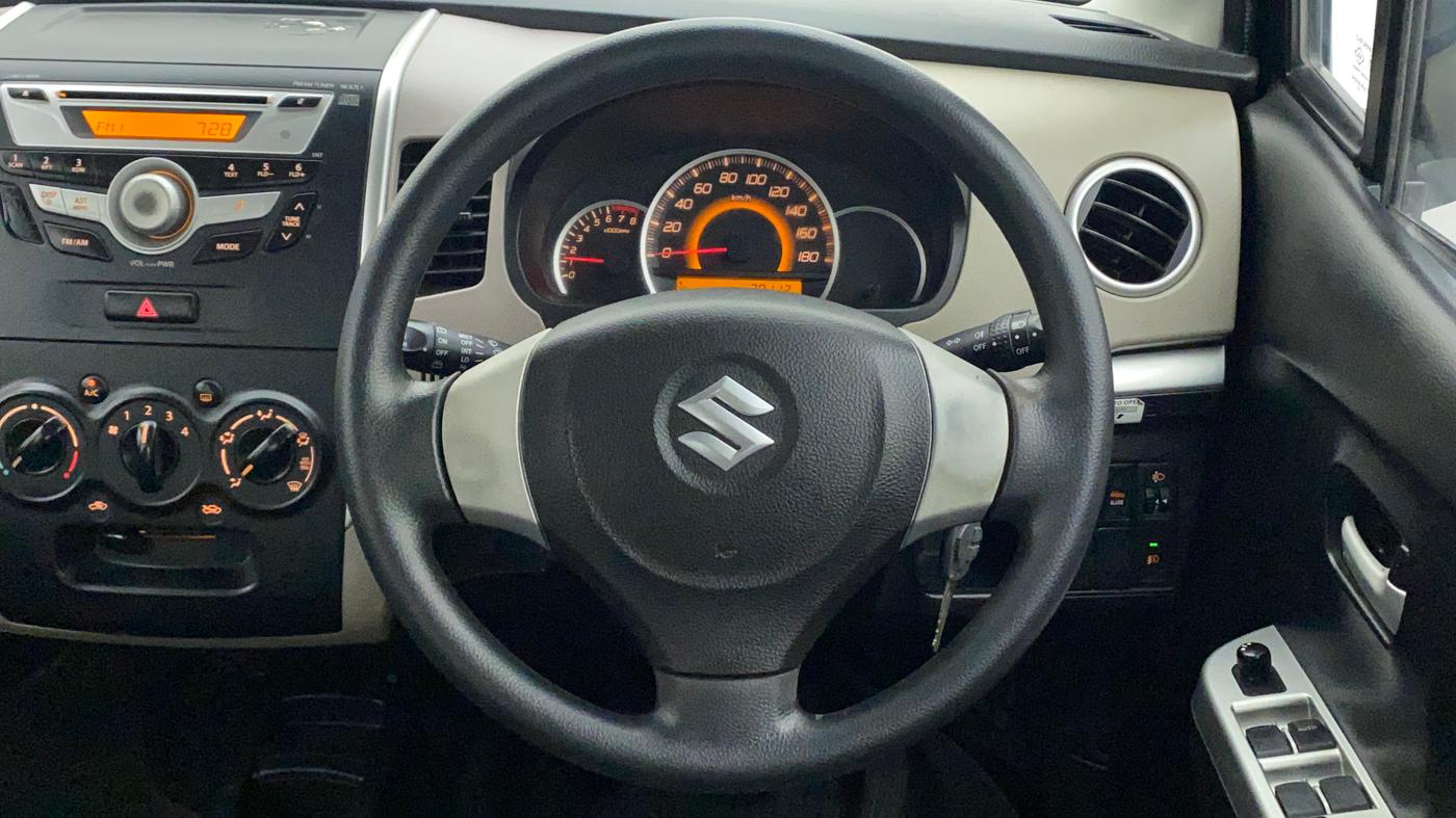 2013 Maruti Wagon R 1.0 VXI, Petrol, Manual, 30,112 km, Steering Wheel Close Up