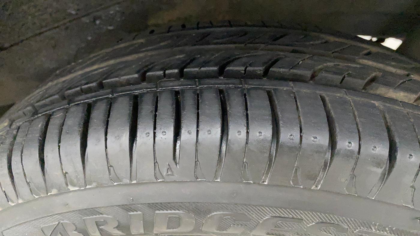 2013 Maruti Wagon R 1.0 VXI, Petrol, Manual, 30,112 km, Left Rear Tyre Tread