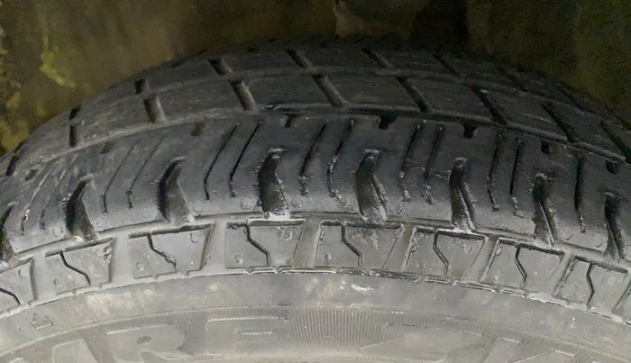 2017 Maruti Alto 800 LXI, Petrol, Manual, 20,371 km, Left Front Tyre Tread