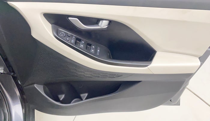 2022 Hyundai Creta SX IVT 1.5 PETROL, Petrol, Automatic, 28,016 km, Driver Side Door Panels Control