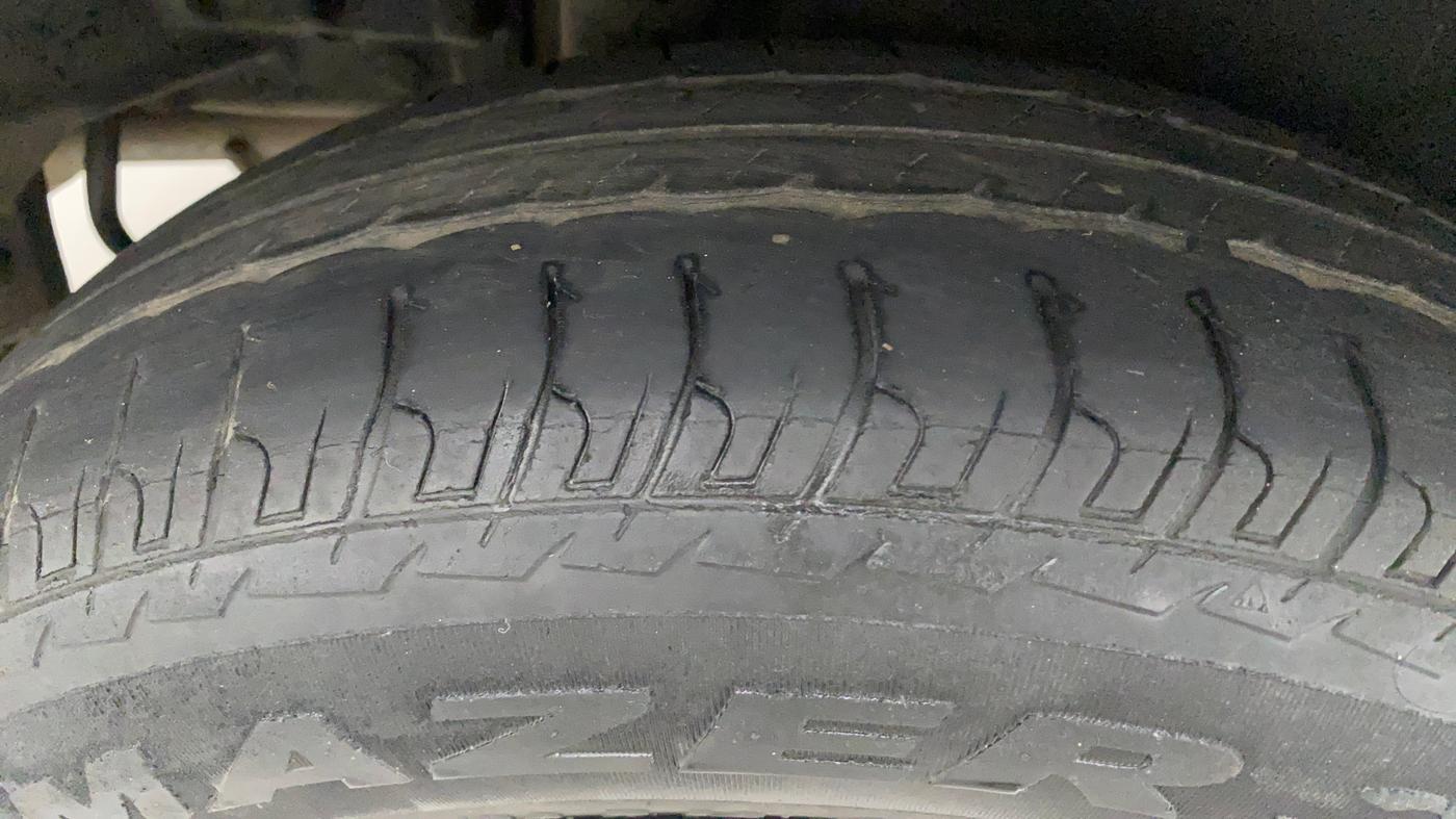 2016 Maruti Swift Dzire VXI (O), Petrol, Manual, 70,762 km, Right Rear Tyre Tread