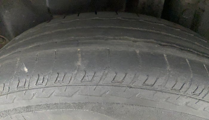 2016 Maruti Swift Dzire VXI (O), Petrol, Manual, 70,762 km, Left Rear Tyre Tread