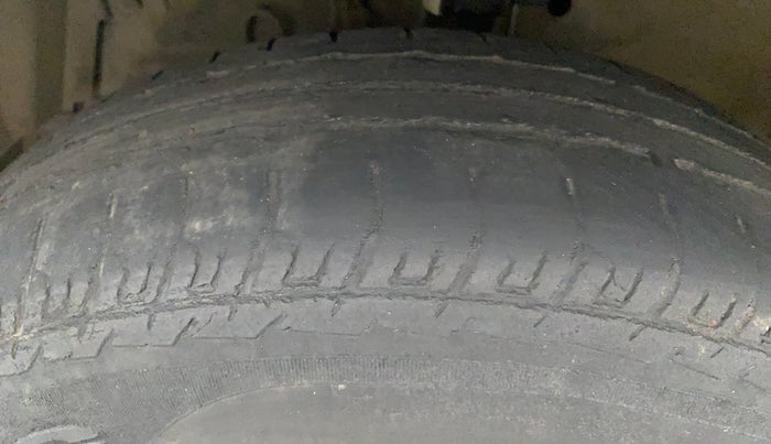 2016 Maruti Swift Dzire VXI (O), Petrol, Manual, 70,762 km, Left Front Tyre Tread