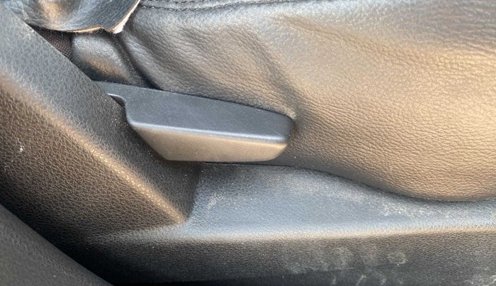 2021 Renault Duster RXZ 1.5 PETROL MT, Petrol, Manual, 18,262 km, Driver Side Adjustment Panel