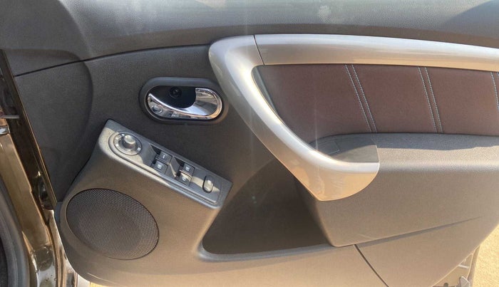 2021 Renault Duster RXZ 1.5 PETROL MT, Petrol, Manual, 18,262 km, Driver Side Door Panels Control