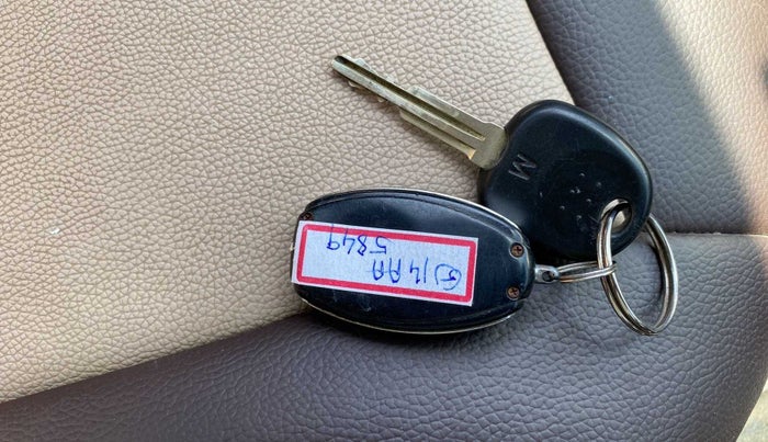 2015 Hyundai Eon MAGNA +, Petrol, Manual, 96,849 km, Key Close Up