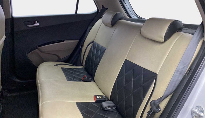 2015 Hyundai Grand i10 ASTA 1.1 CRDI, Diesel, Manual, 95,670 km, Right Side Rear Door Cabin