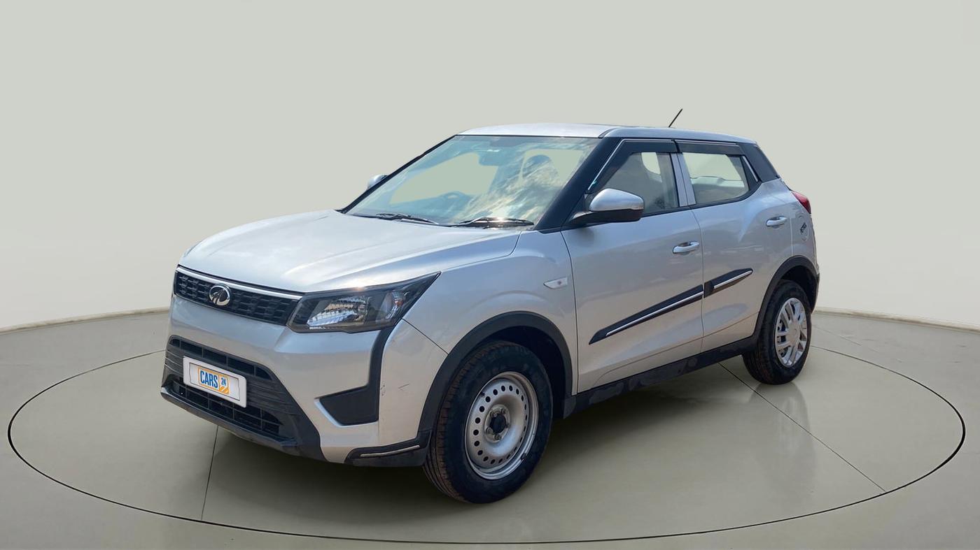 2020 Mahindra XUV300 W4 1.2 PETROL, Petrol, Manual, 20,294 km, Left Front Diagonal