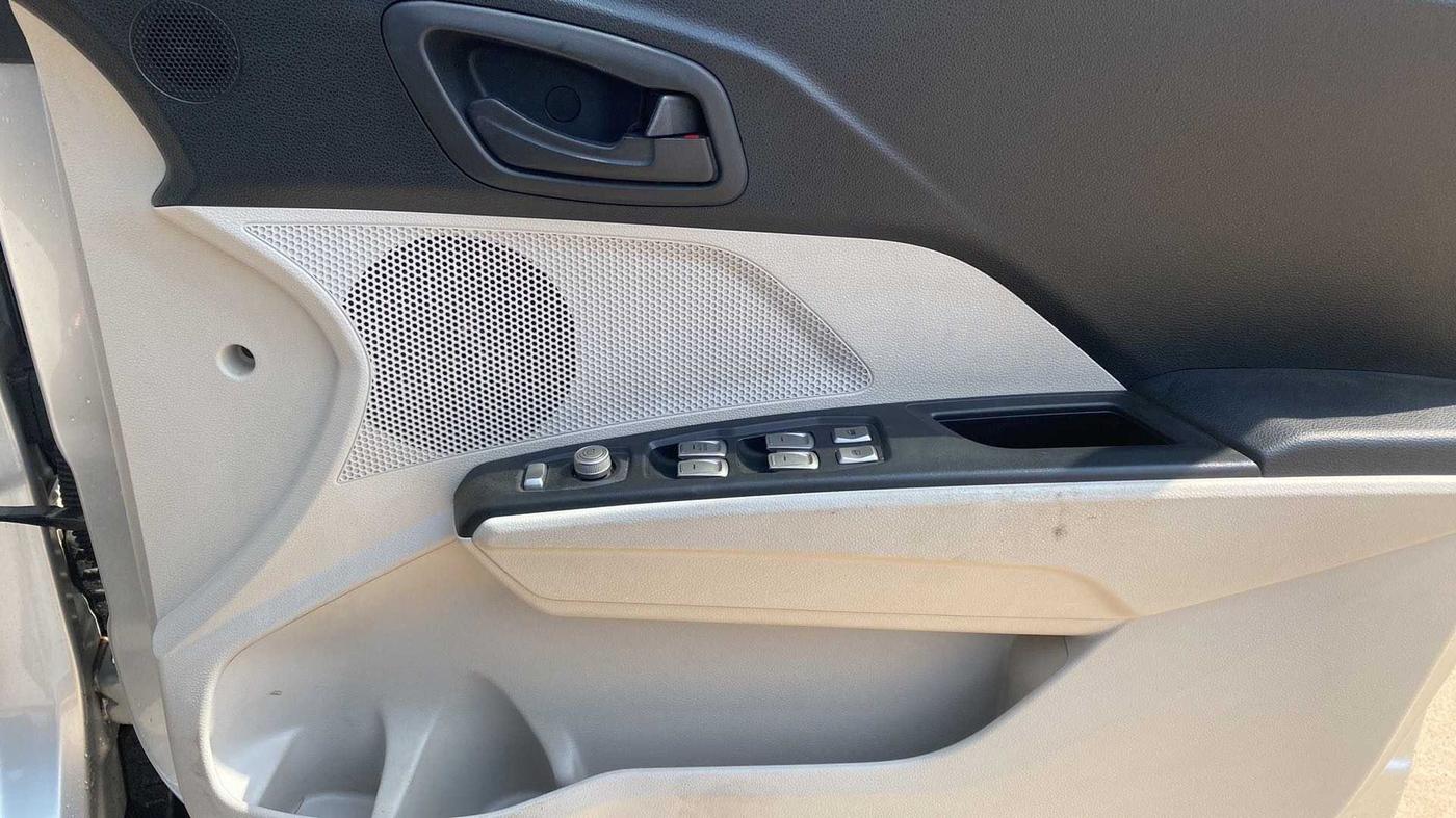 2020 Mahindra XUV300 W4 1.2 PETROL, Petrol, Manual, 20,294 km, Driver Side Door Panels Control